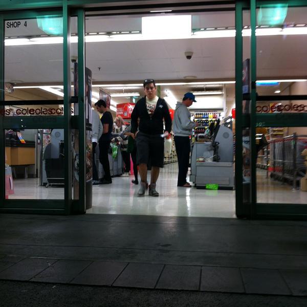 Photo taken at Coles by Cristián B. on 4/28/2013-澳大利亚维多利亚州墨尔本克雷蒙天鹅街194-196 Photo taken at Coles by Cristián B. on 4/28/2013