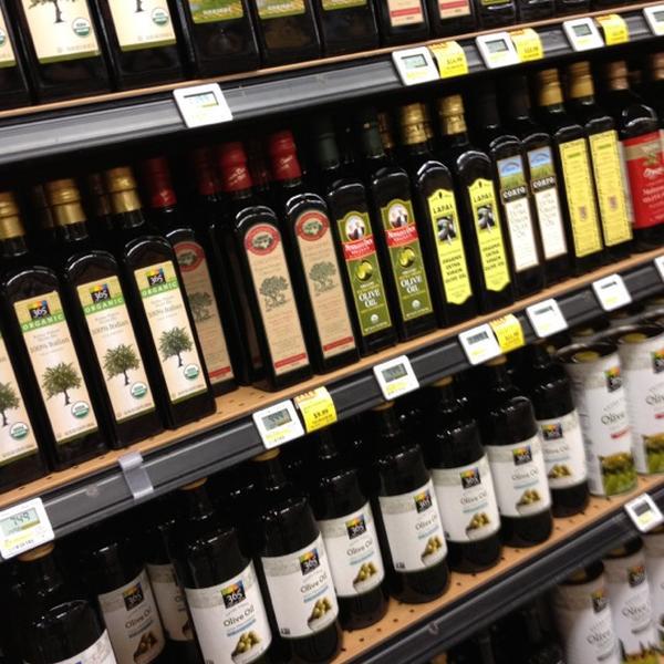 Photo taken at Whole Foods Market by Elaine F. on 3/1/2012-德克萨斯州达拉斯科技公园8190(在格林维尔大道) Photo taken at Whole Foods Market by Elaine F. on 3/1/2012