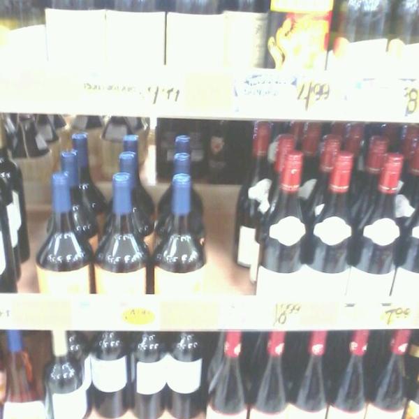 Photo taken at Trader Joe's by Maya C. on 7/26/2012-美国加利福尼亚州沙加缅度马可尼大道2625 Photo taken at Trader Joe's by Maya C. on 7/26/2012