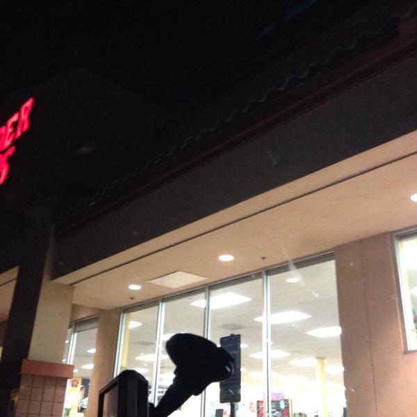 Photo taken at Trader Joe's by Lina on 5/11/2014-美国阿利桑那州凤凰城乳木果大道东4726 Photo taken at Trader Joe's by Lina on 5/11/2014