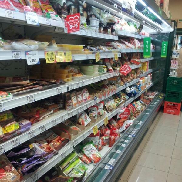 Photo taken at 홈플러스 익스프레스 (Home Plus Express) by Yongseok G. on 10/26/2012-首尔江南区狎鸥亭46街5-2号 Photo taken at 홈플러스 익스프레스 (Home Plus Express) by Yongseok G. on 10/26/2012