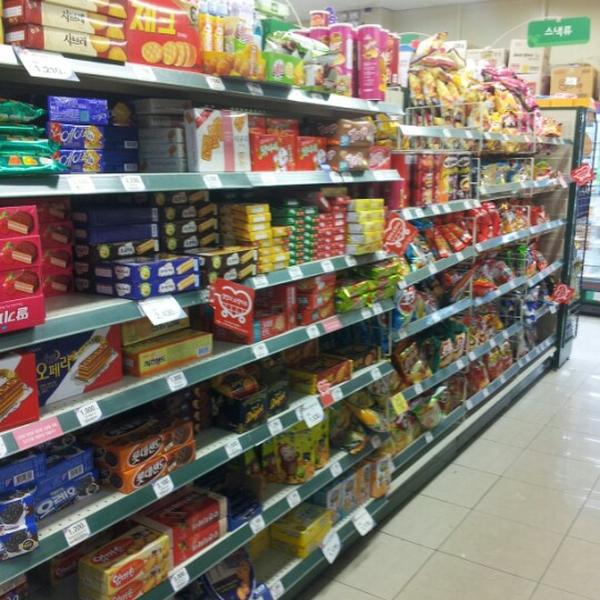 Photo taken at 홈플러스 익스프레스 (Home Plus Express) by Yongseok G. on 10/30/2012-首尔江南区狎鸥亭46街5-2号 Photo taken at 홈플러스 익스프레스 (Home Plus Express) by Yongseok G. on 10/30/2012