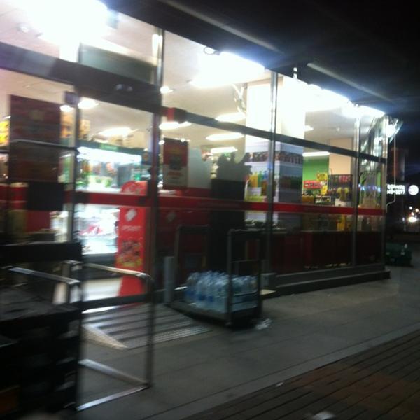 Photo taken at 홈플러스 익스프레스 (Home Plus Express) by U.Ran . on 11/3/2012-首尔江南区狎鸥亭46街5-2号 Photo taken at 홈플러스 익스프레스 (Home Plus Express) by U.Ran . on 11/3/2012