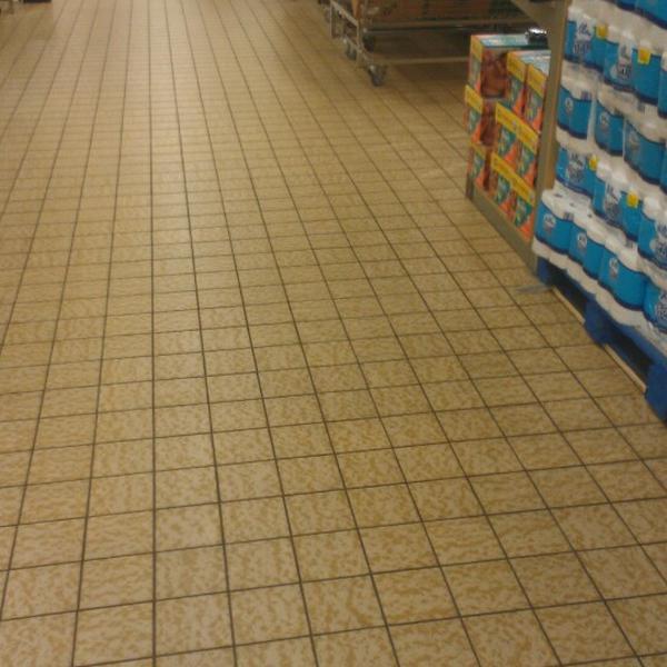 Photo taken at ALDI by Eric E. on 8/8/2013-俄亥俄 锦绣花园中心岭路21329 Photo taken at ALDI by Eric E. on 8/8/2013