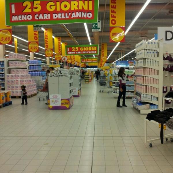 Photo taken at Auchan by Alessandro F. on 10/20/2012-意大利伦巴第马扎诺阿尔西德加斯派瑞路6 Photo taken at Auchan by Alessandro F. on 10/20/2012