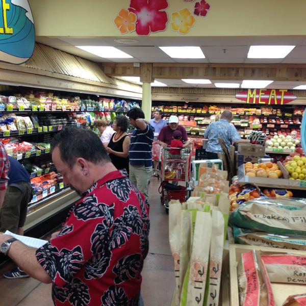 Photo taken at Trader Joe's by L E. on 4/21/2013-亚利桑那州凤凰城北部第二十大街4821号 Photo taken at Trader Joe's by L E. on 4/21/2013