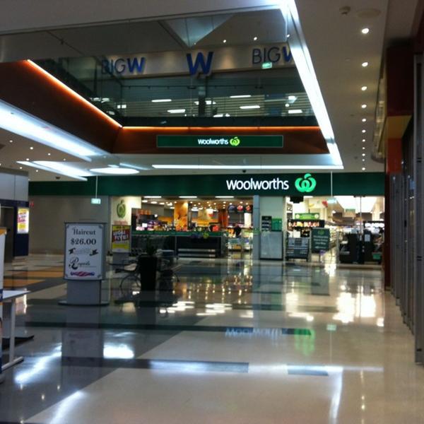 Photo taken at Woolworths by Jenson L. on 7/24/2012-澳大利亚昆士兰州布里斯班皇后街259 Photo taken at Woolworths by Jenson L. on 7/24/2012