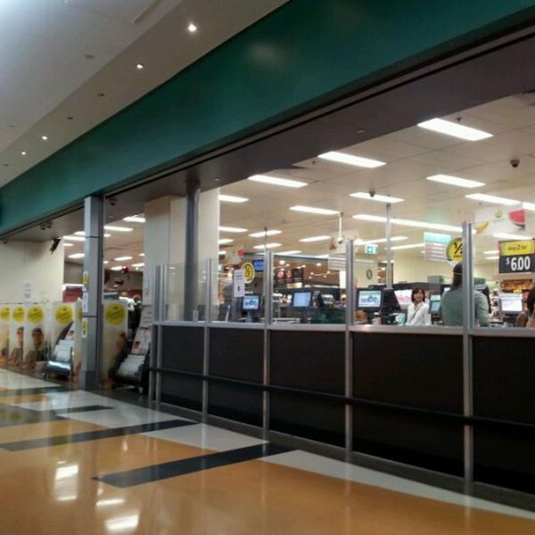Photo taken at Woolworths by Xavier V. on 2/10/2013-澳大利亚昆士兰州布里斯班皇后街259 Photo taken at Woolworths by Xavier V. on 2/10/2013