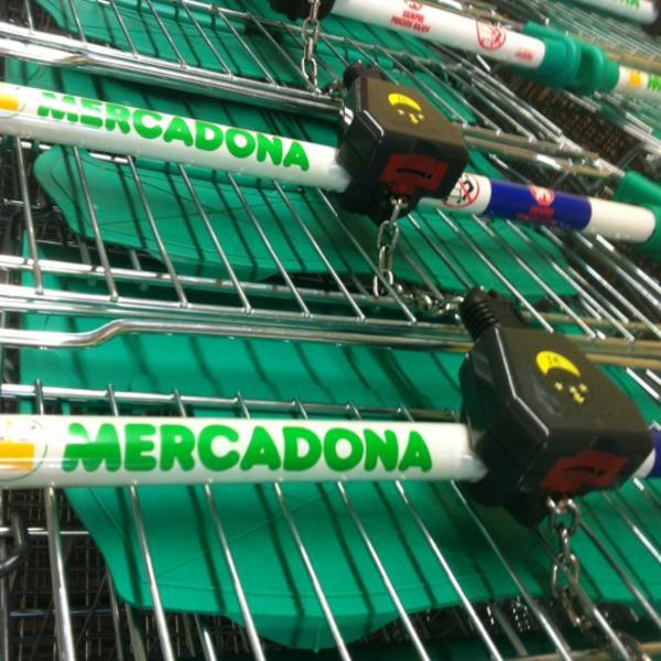 Photo taken at Mercadona by Oscar U. on 6/16/2012