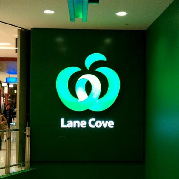 Photo taken at Woolworths by Yut S. on 7/21/2012