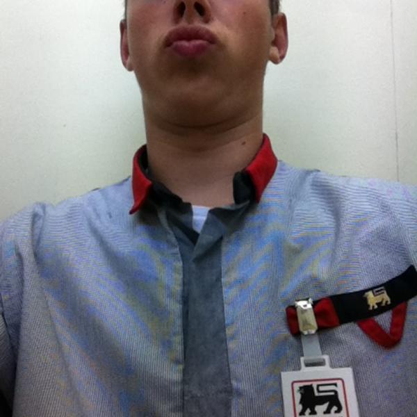 Photo taken at Proxy Delhaize by Jordi S. on 8/17/2013