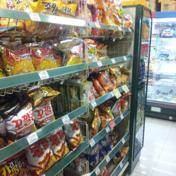 Photo taken at 홈플러스 익스프레스 (Home Plus Express) by Yongseok G. on 12/5/2012-首尔江南区狎鸥亭46街5-2号 Photo taken at 홈플러스 익스프레스 (Home Plus Express) by Yongseok G. on 12/5/2012