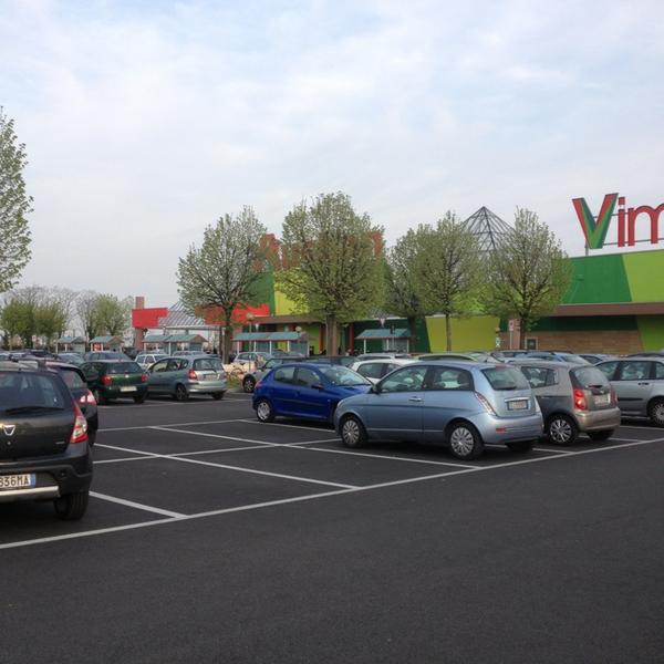 Photo taken at Centro Commerciale Auchan by Paola M. on 4/2/2014-意大利伦巴第维莫德罗内11号国际公路上行229公里 Photo taken at Centro Commerciale Auchan by Paola M. on 4/2/2014