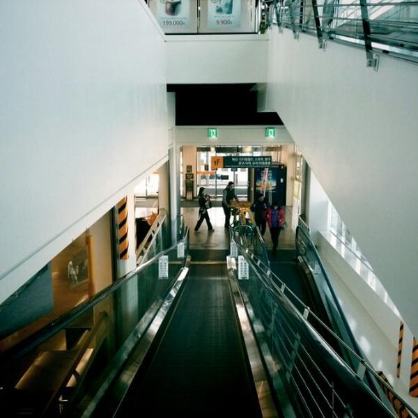 Photo taken at 이마트 E-MART by Hyun K. on 2/11/2013