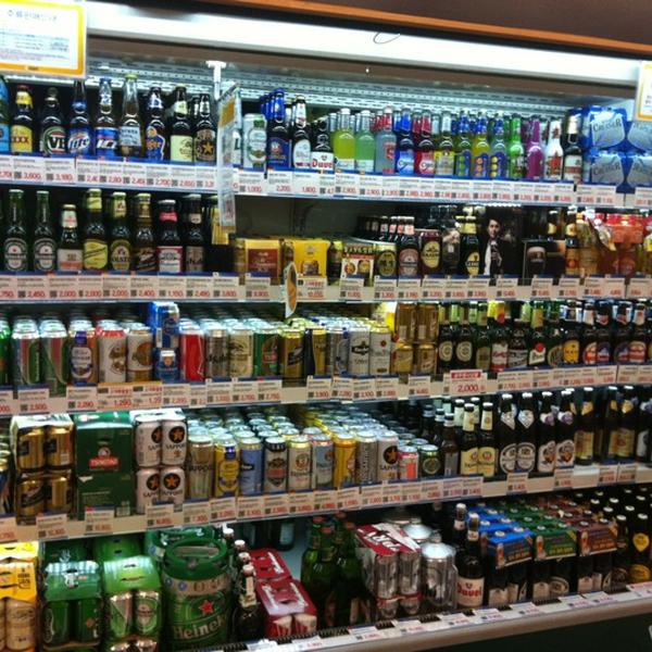 Photo taken at 이마트 (e-mart) by Jang C. on 3/8/2012