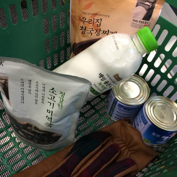 Photo taken at 이마트 (E-Mart) by Tai L. on 1/17/2015-京畿道城南盆塘区134易买得超市 Photo taken at 이마트 (E-Mart) by Tai L. on 1/17/2015