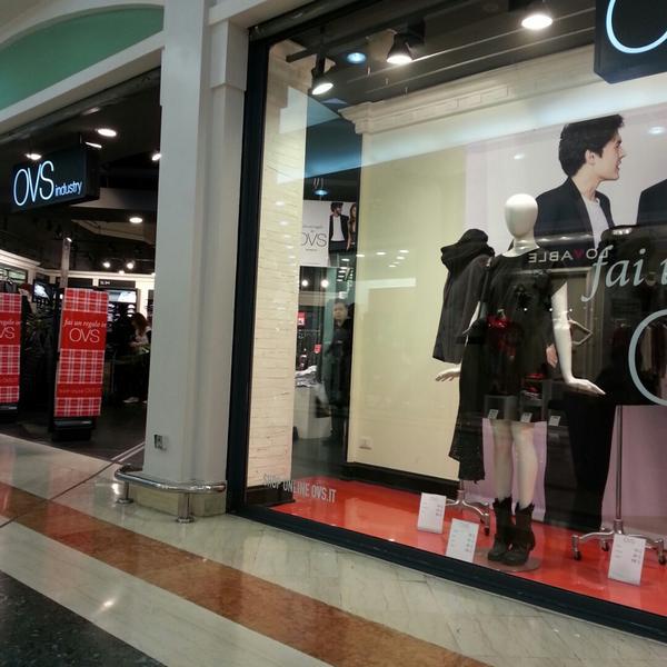 Photo taken at Auchan Casal Bertone by Chiara N. on 12/24/2014-意大利拉齐奥罗马阿尔贝托波利奥大街50 Photo taken at Auchan Casal Bertone by Chiara N. on 12/24/2014