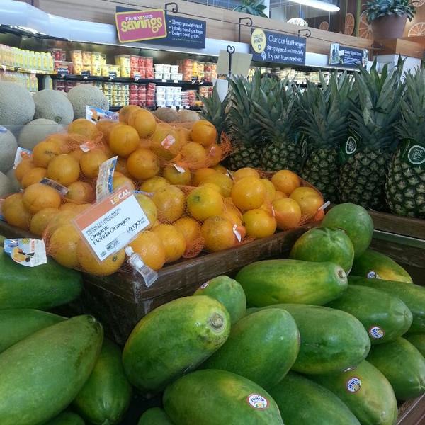 Photo taken at Whole Foods Market by Melissa K. on 5/8/2013-美国佛罗里达州奥兰多土耳其湖路8003(位于沙湖路) Photo taken at Whole Foods Market by Melissa K. on 5/8/2013