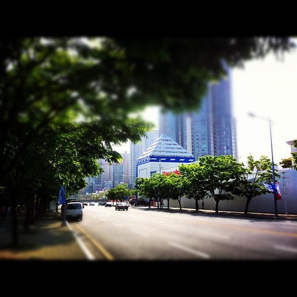 Photo taken at 홈플러스 (Home plus) by Jake M. on 5/5/2012-釜山广域市莲堤体育中心 Photo taken at 홈플러스 (Home plus) by Jake M. on 5/5/2012