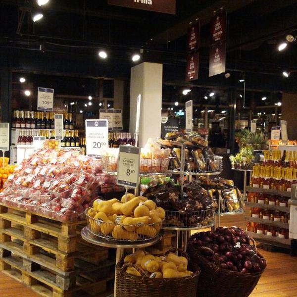 Photo taken at Irma Valby by vahnee r. on 12/20/2012