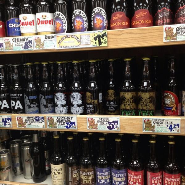 Photo taken at Trader Joe's by Melinda M. on 8/9/2013-加利福尼亚州南帕萨迪纳盛大大道团街613号 Photo taken at Trader Joe's by Melinda M. on 8/9/2013