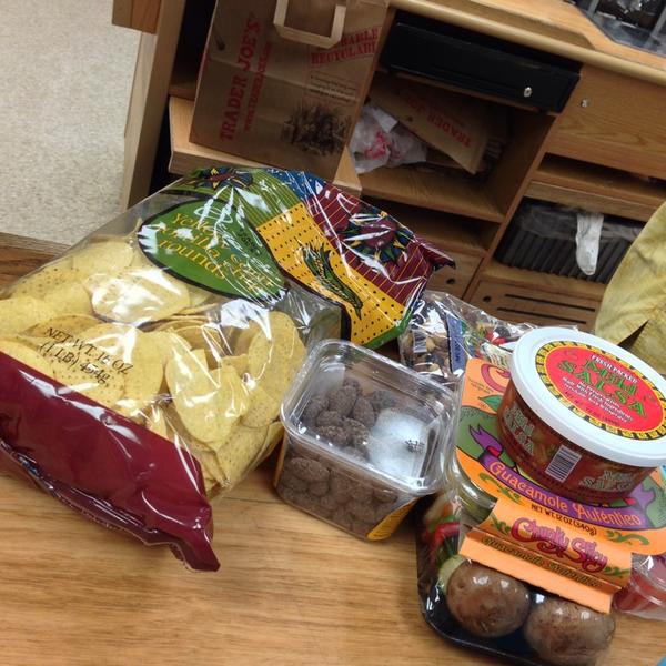 Photo taken at Trader Joe's by Melinda M. on 6/22/2013-加利福尼亚州南帕萨迪纳盛大大道团街613号 Photo taken at Trader Joe's by Melinda M. on 6/22/2013