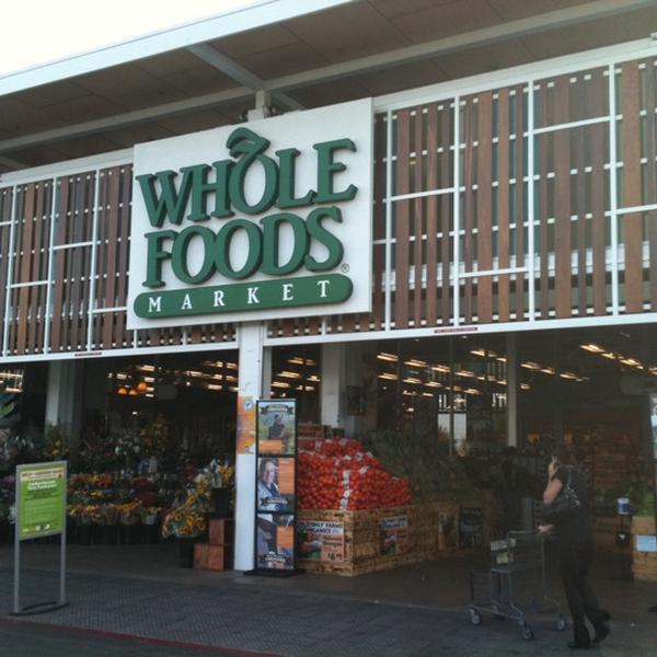 Photo taken at Whole Foods Market by S K Y. on 9/15/2011-加利福尼亚州威尼斯林肯大道225号 Photo taken at Whole Foods Market by S K Y. on 9/15/2011