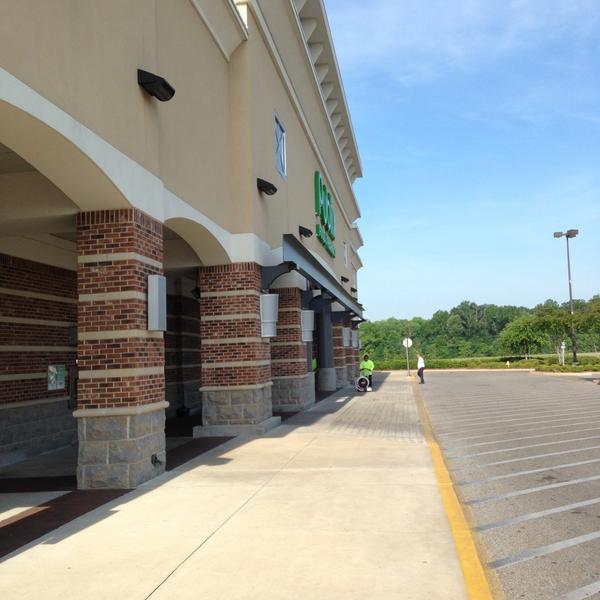 Photo taken at Publix by Tracy on 5/9/2013