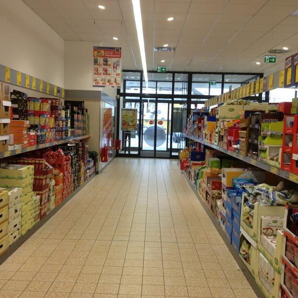 Photo taken at Hofer by austrianpsycho on 3/30/2013