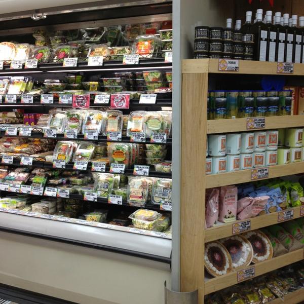 Photo taken at Trader Joe's by Topher A. on 1/14/2013-加利福尼亚州橙色商场塔斯汀北街2114号 Photo taken at Trader Joe's by Topher A. on 1/14/2013