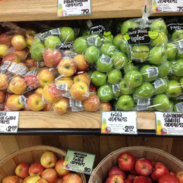 Photo taken at Trader Joe's by Erika G. on 5/17/2013-加利福尼亚州橙色商场塔斯汀北街2114号 Photo taken at Trader Joe's by Erika G. on 5/17/2013