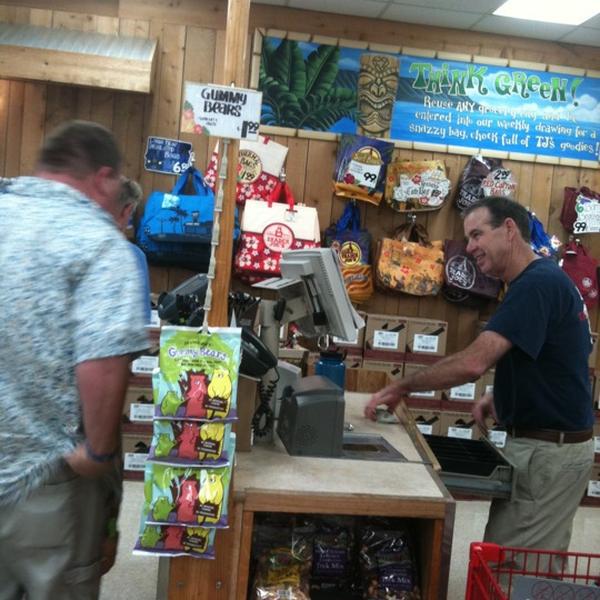 Photo taken at Trader Joe's by Lizza J. on 3/14/2011-加利福尼亚州橙色商场塔斯汀北街2114号 Photo taken at Trader Joe's by Lizza J. on 3/14/2011