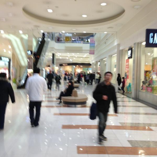 Photo taken at イオンモール浜松志都吕 by Lourenço E. on 2/24/2013