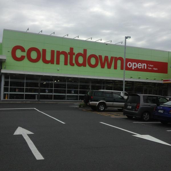 新西兰当地人的购物地点Countdown超市陶朗加店图片库