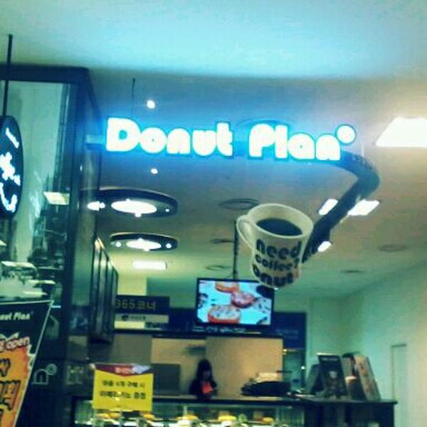 Photo taken at 홈플러스 / Home Plus by Mary Rose B. on 1/26/2012