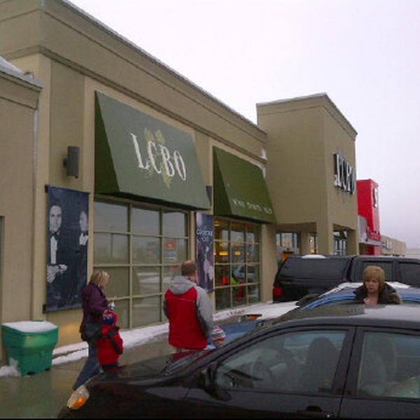Photo taken at LCBO by Dex W. on 2/24/2012-加拿大安大略省巴里市汉默街贝菲尔德街534 Photo taken at LCBO by Dex W. on 2/24/2012