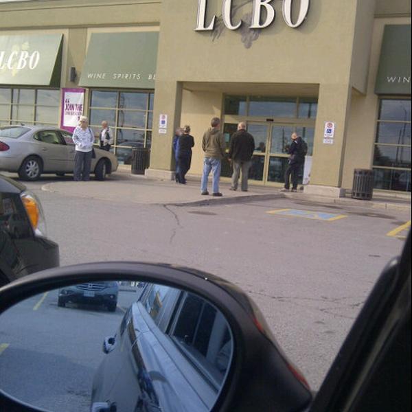 Photo taken at LCBO by Debra E. on 10/5/2012-加拿大安大略省巴里市汉默街贝菲尔德街534 Photo taken at LCBO by Debra E. on 10/5/2012