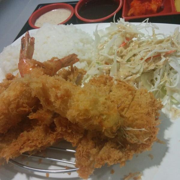 Photo taken at 이마트 / E-Mart by Thomas Y. on 5/21/2014-首尔特别市机场74易买得超市 Photo taken at 이마트 / E-Mart by Thomas Y. on 5/21/2014