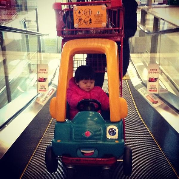 Photo taken at 이마트 / E-Mart by A.Jay K. on 12/5/2013-首尔特别市机场74易买得超市 Photo taken at 이마트 / E-Mart by A.Jay K. on 12/5/2013