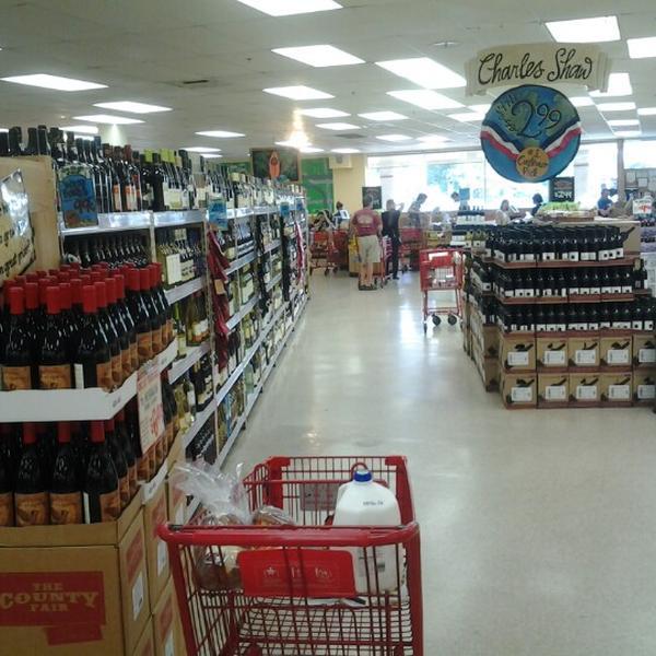 Photo taken at Trader Joe's by Kovas P. on 9/4/2012-美国伊利诺斯州丹尼森市奥格登大道122 Photo taken at Trader Joe's by Kovas P. on 9/4/2012