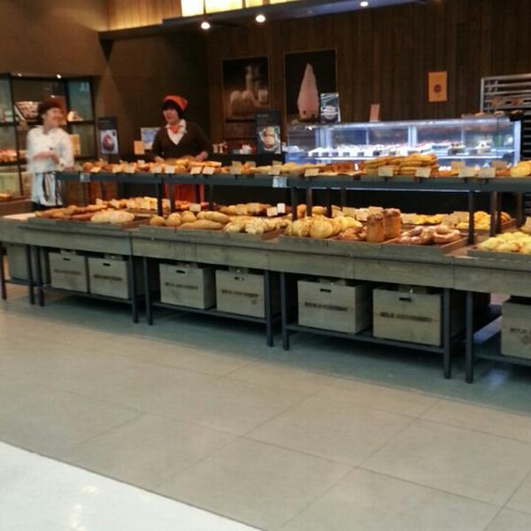 Photo taken at 이마트 (emart) by Lucy K. on 3/11/2013-首尔特别市数码路32-43易买得超市 Photo taken at 이마트 (emart) by Lucy K. on 3/11/2013