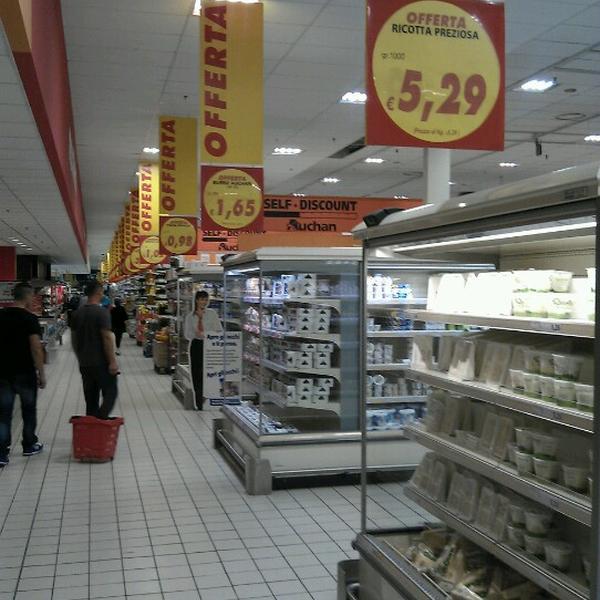 Photo taken at Auchan by Владимир Ч. on 9/25/2012-意大利伦巴第贝尔加莫卡尔杜奇大街55 Photo taken at Auchan by Владимир Ч. on 9/25/2012