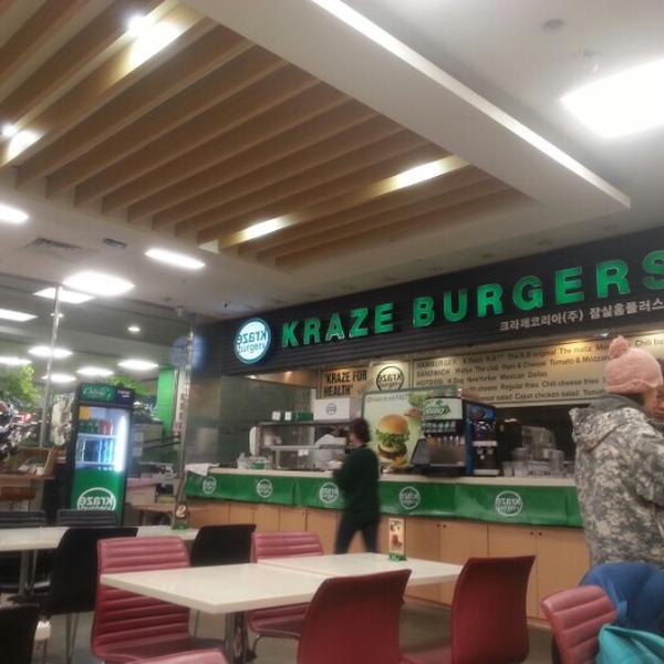 Photo taken at 홈플러스 (Home plus) by Chulwoong Y. on 12/24/2012-首尔市松坡区蚕室洞新川路6路16号 Photo taken at 홈플러스 (Home plus) by Chulwoong Y. on 12/24/2012