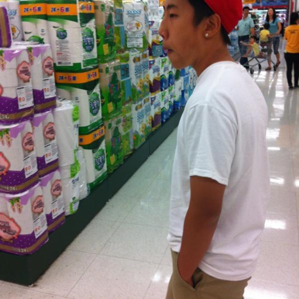 Photo taken at 이마트 (E-Mart) by Josh R. on 6/9/2012-忠清北道忠州市新尼面中原洞3420易买得超市 Photo taken at 이마트 (E-Mart) by Josh R. on 6/9/2012