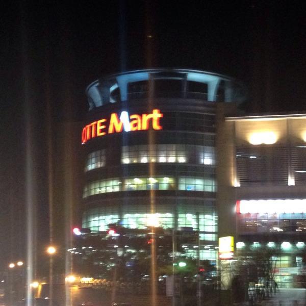 Photo taken at 롯데마트 (LOTTE Mart) by Ricky JH K. on 11/26/2013-京畿道龙仁器兴区金山116乐天超市 Photo taken at 롯데마트 (LOTTE Mart) by Ricky JH K. on 11/26/2013