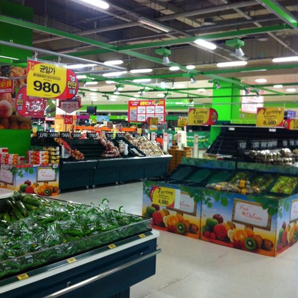 Photo taken at 홈플러스 / Home Plus by Ilsuk J. on 3/5/2012-庆尚南道金海市2078 Photo taken at 홈플러스 / Home Plus by Ilsuk J. on 3/5/2012