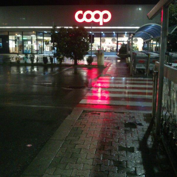 Photo taken at Coop Cisanello, Pisa by Danton on 4/5/2014-意大利托斯卡纳比萨斯散奈尔1-3区马纳拉瓦尔吉米利路 Photo taken at Coop Cisanello, Pisa by Danton on 4/5/2014