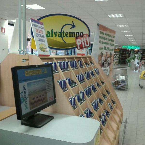 Photo taken at Coop Cisanello, Pisa by Miss Jane on 10/6/2011-意大利托斯卡纳比萨斯散奈尔1-3区马纳拉瓦尔吉米利路 Photo taken at Coop Cisanello, Pisa by Miss Jane on 10/6/2011