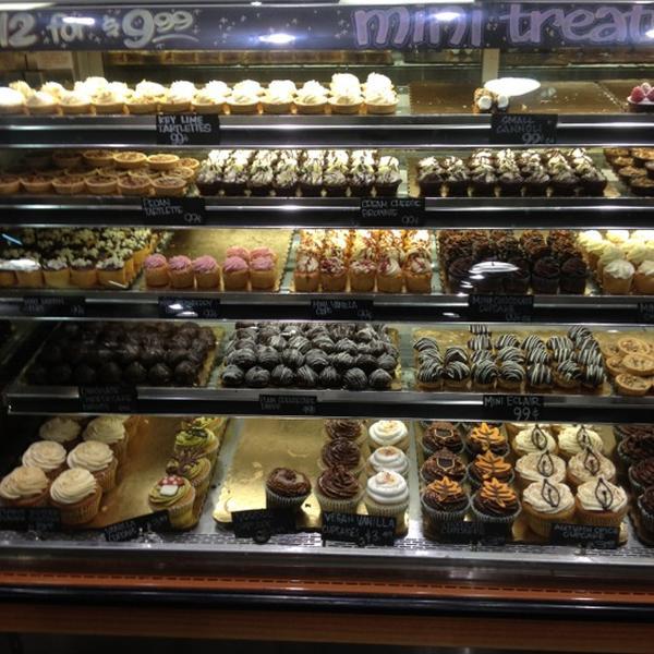 Photo taken at Whole Foods Market by Nicci on 11/17/2012-田纳西州纳什维尔市希尔斯伯勒帕克(在沃菲尔德区)4021 Photo taken at Whole Foods Market by Nicci on 11/17/2012