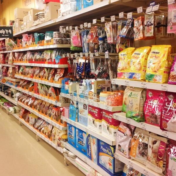 Photo taken at 홈플러스 (Home plus) by oddscar on 9/30/2013